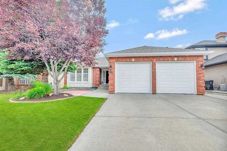 6983 Christie Briar Manor SW Calgary, AB T3H 2R3