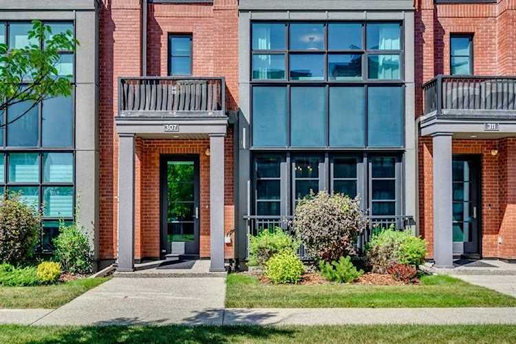 307 Aspen Meadows Hill SW Calgary, AB T3H 0G3