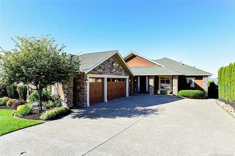 648 Almandine Court Kelowna, BC V1W4Z5
