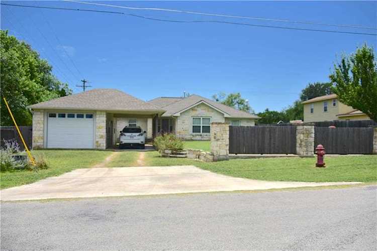 149 Travis LN Spicewood, TX 78669
