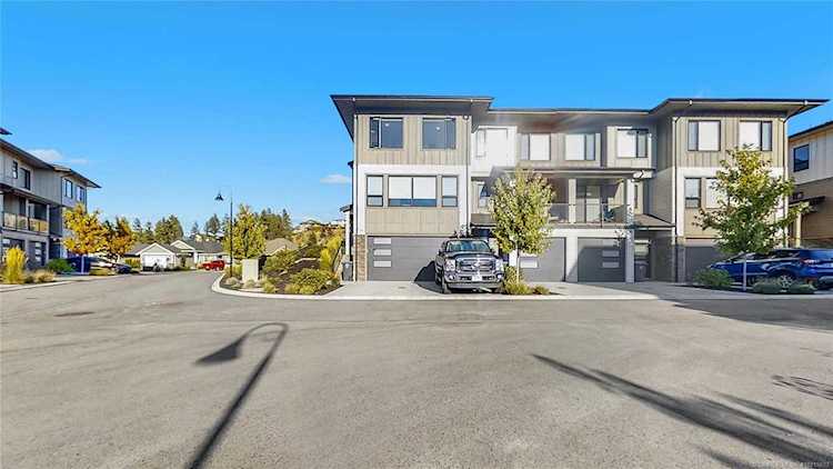 12798 Lake Hill Drive Lake Country, BC V4V2W5