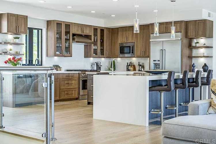742 Marsolan Avenue Solana Beach, CA 92075