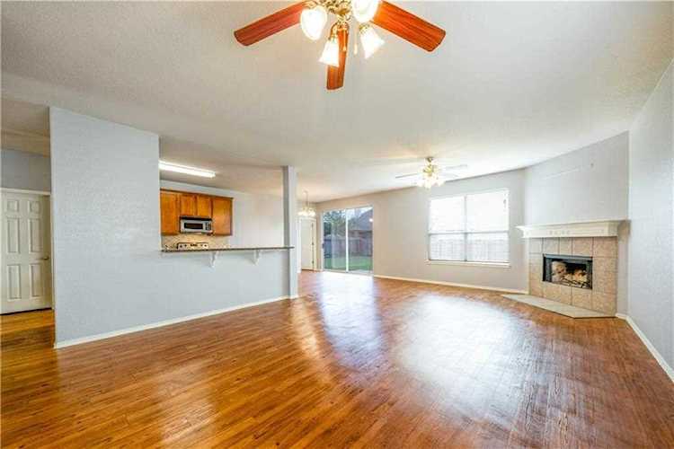 188 Oxford DR Kyle, TX 78640