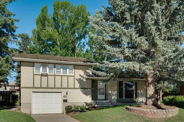 5407 Ladbrooke Dr SW Calgary, AB T3E 5X9