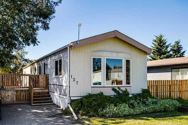 127 Heritage Dr Okotoks, AB T1S 1M4