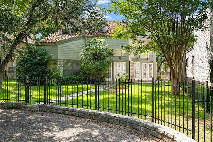 12 Hightrail WAY The Hills, TX 78738