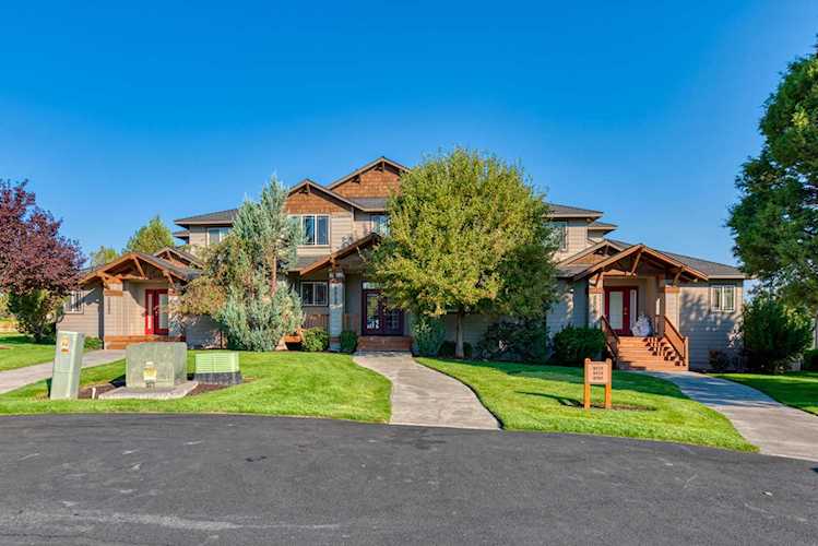 8515 Golden Pheasant Ct Redmond, OR 97756