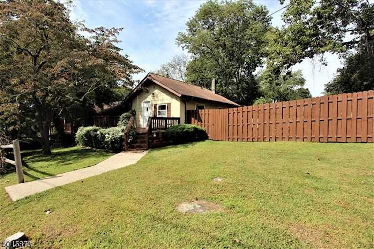 15 Ridge Rd Stanhope Boro, NJ 07874