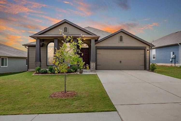 125 Navidad River DR Hutto, TX 78634