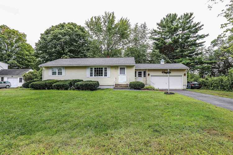7 Park Dr Bedford, NH 03110