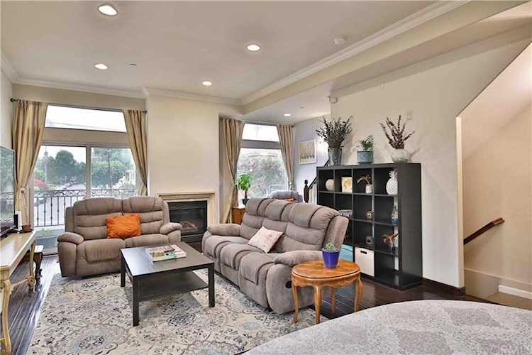 13360 Burbank Boulevard #11 Sherman Oaks, CA 91401