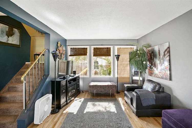 3035 33A Ave SE Calgary, AB T2B 0J9