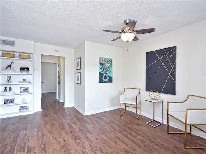 2401 Manor RD #122 Austin, TX 78722