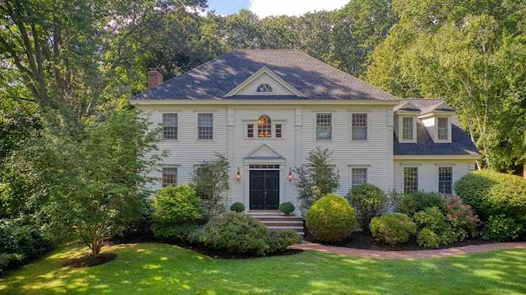 28 Toppans Lane Newburyport, MA 01950