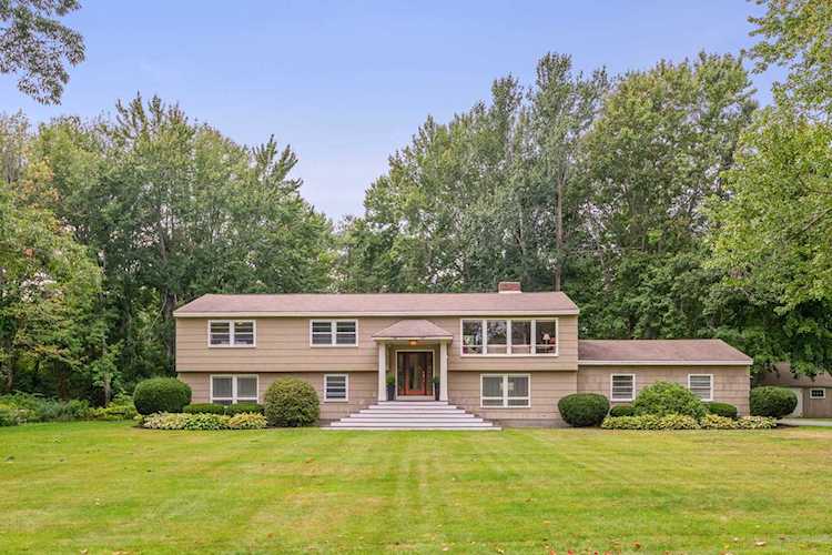 56 Carroll St Falmouth, ME 04105