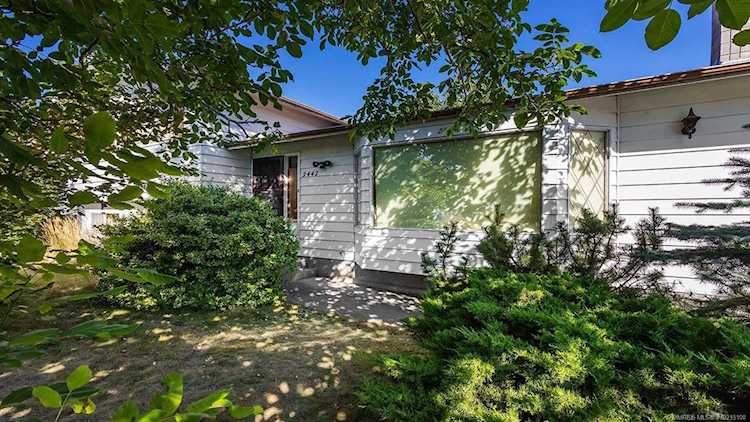 2442 Chieftain Road West Kelowna, BC V4T1N3