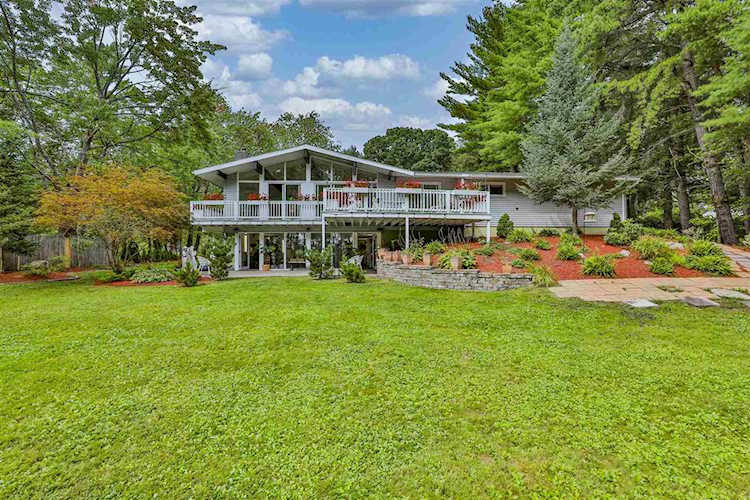 49 Ledgewood Rd Manchester, NH 03104