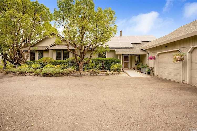 6165 W Dry Creek Road Healdsburg, CA 95448