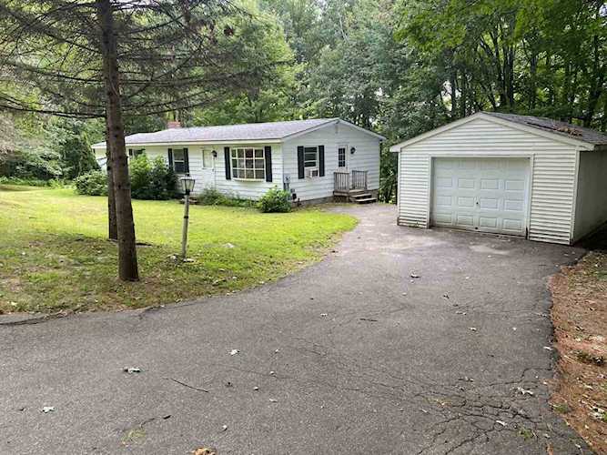 22 Merrill Wood Dr Holderness, NH 03245
