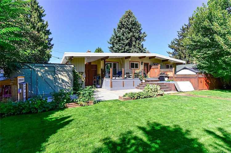 1695 Richmond Street Kelowna, BC V1Y3T9
