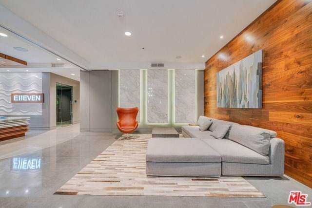 1111 S Grand Avenue #616 Los Angeles, CA 90015