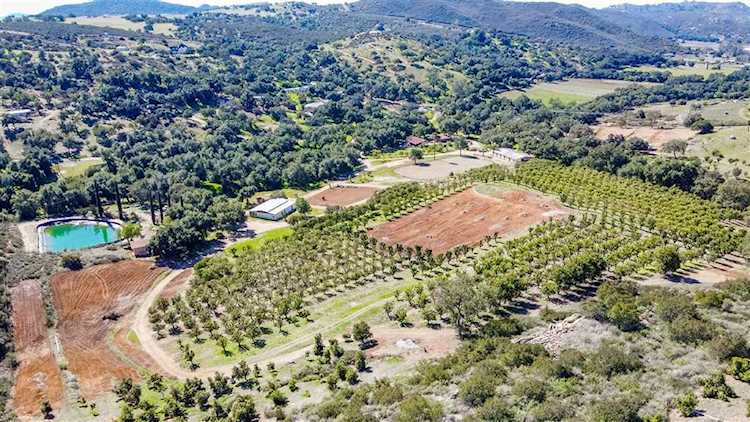 17825 Bear Valley Ln Escondido, CA 92027