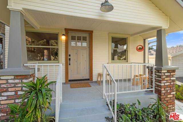 2128 Cove Avenue Los Angeles, CA 90039