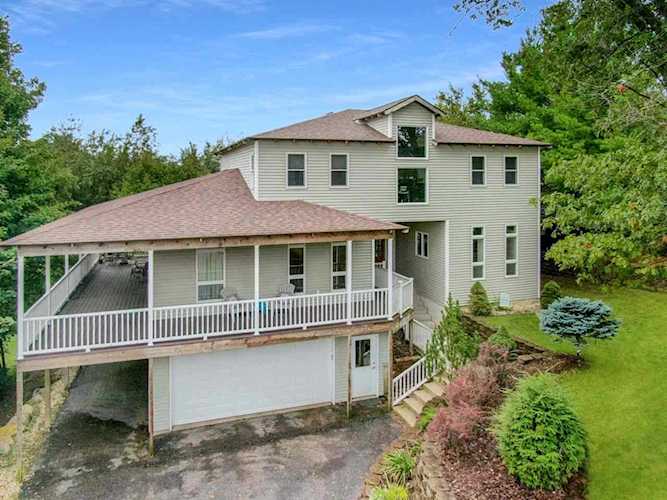 W10913 Lake View Dr Lodi, WI 53555