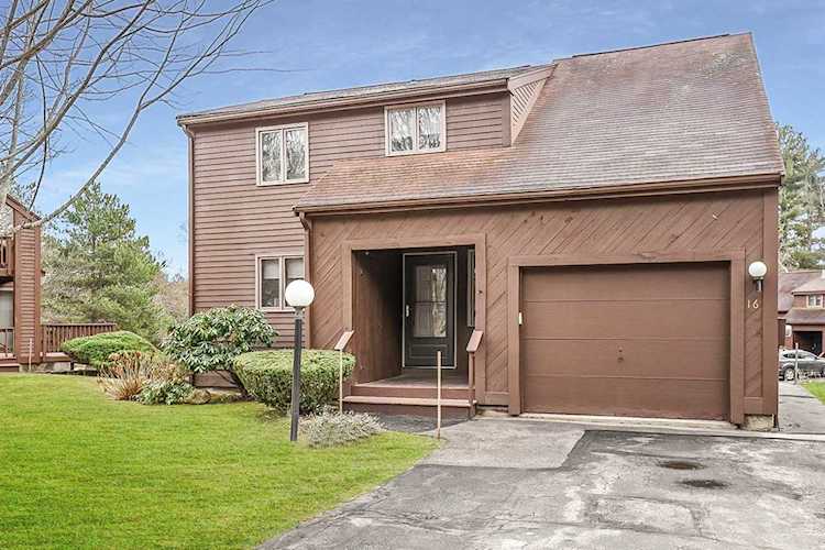 16 Gloucester Ln Nashua, NH 03063