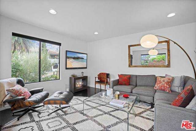 4353 Clayton Avenue #1 Los Angeles, CA 90027