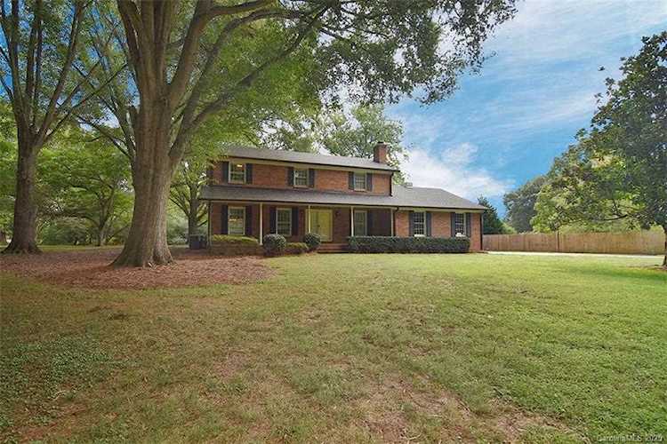 6302 Farmlake Dr Mint Hill, NC 28227