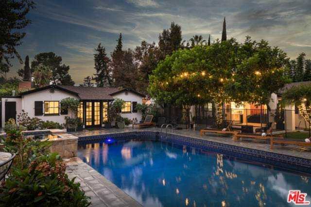 10940 Fruitland Drive Studio City, CA 91604