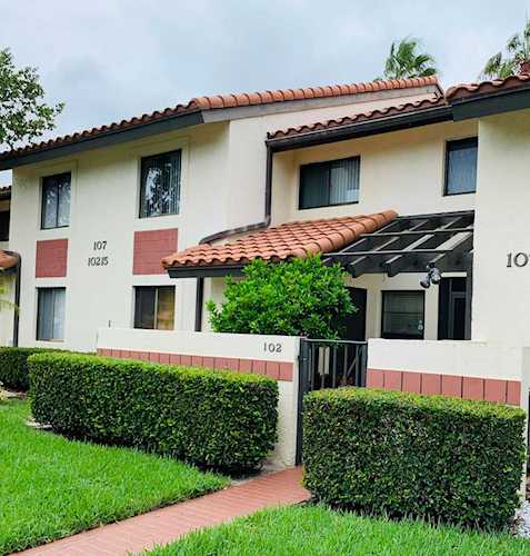 10215 N Circle Lake Drive #102 Boynton Beach, FL 33437