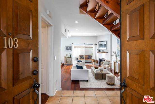1127 9th Street #103 Santa Monica, CA 90403