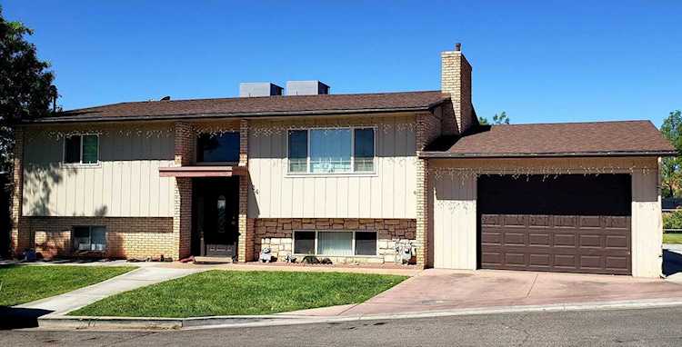 24 Neilson DR Washington, UT 84780