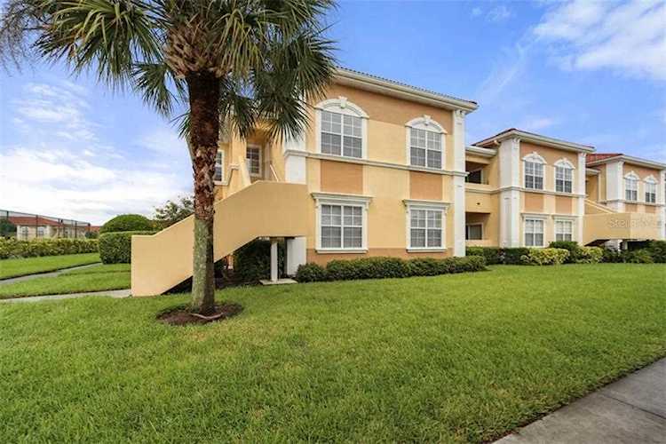 1005 Villagio CIRCLE #201 Sarasota, FL 34237