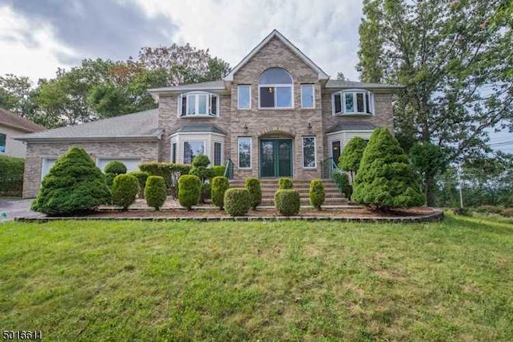 8 Dean Gallo Ct Parsippany-Troy Hills Twp., NJ 07950