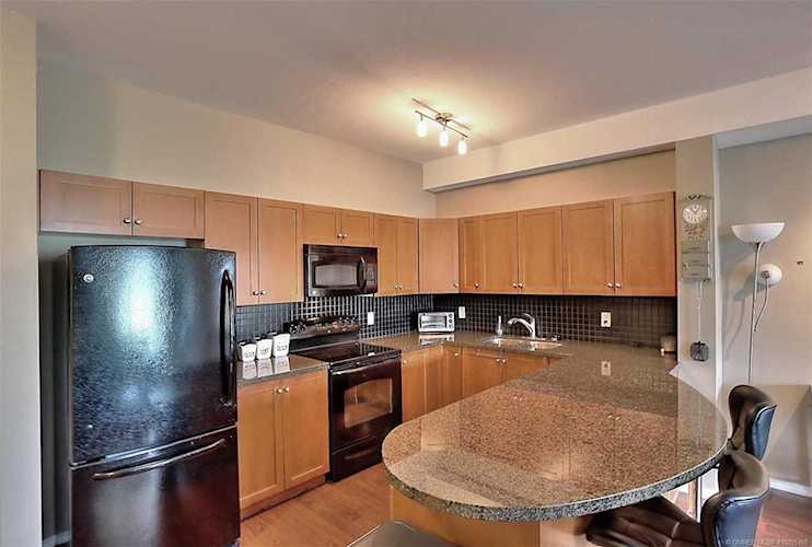 1873 Country Club Drive Kelowna, BC V1V2A7
