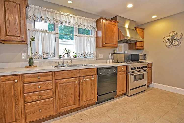 88 Edgemont Rd Braintree, MA 02184