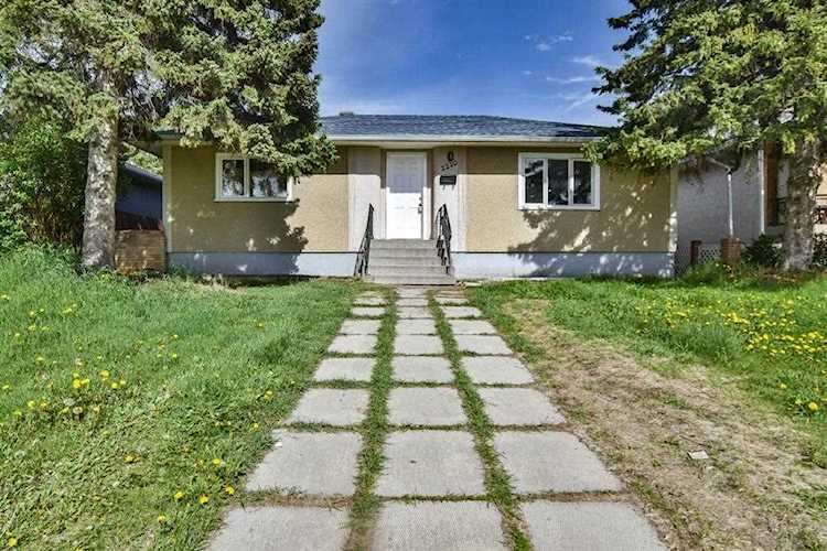 2220 40 St Calgary, AB T2B 1B9