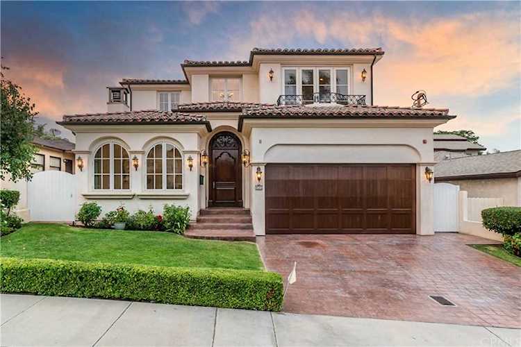1515 10th Street Manhattan Beach, CA 90266