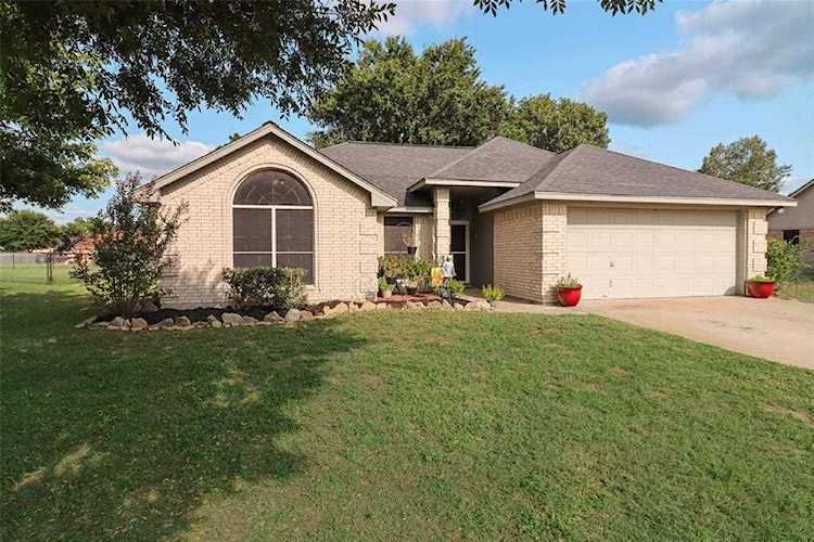 784 Robin Court Springtown, TX 76082