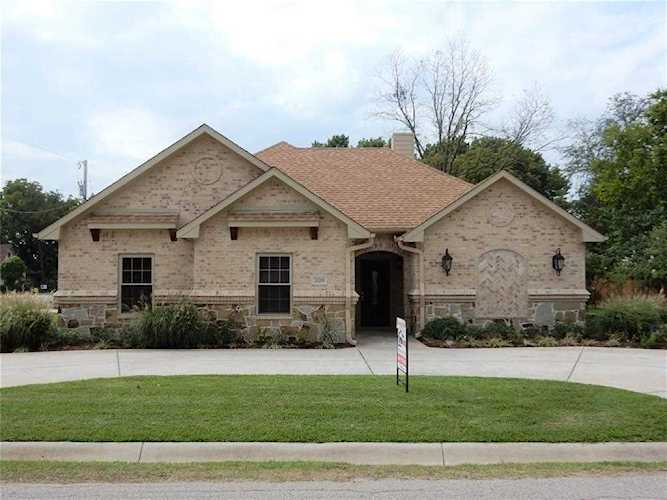 109 E Mckinney Street Pilot Point, TX 76258