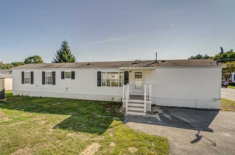 93 Dart Dr Salem, NH 03079