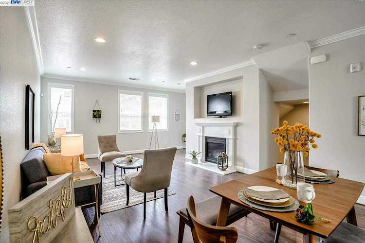 1239 George Cir Hayward, CA 94541