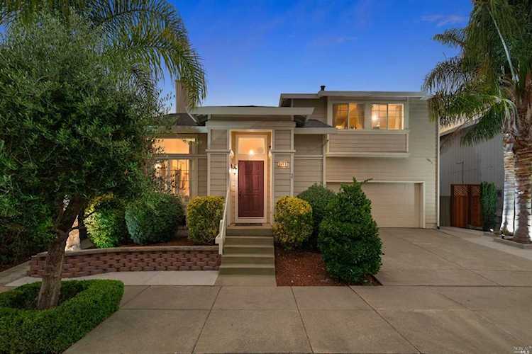 2449 Jadeite Way Santa Rosa, CA 95404