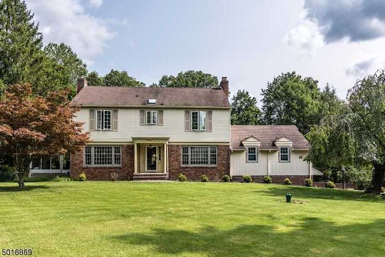 26 Skyline Dr Upper Saddle River Boro, NJ 07458