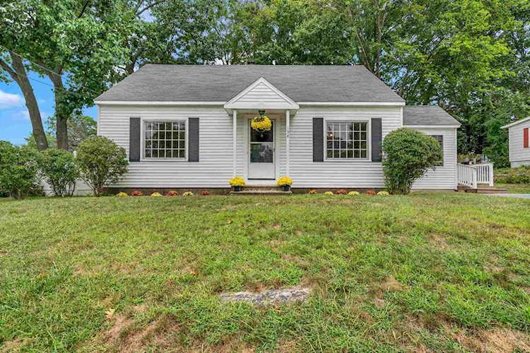 134 Perley St Manchester, NH 03104