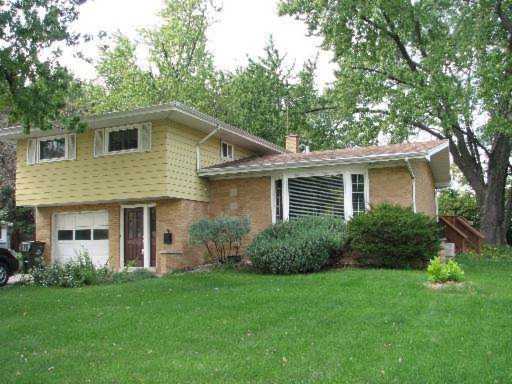 9 Sycamore Dr Naperville, IL 60540