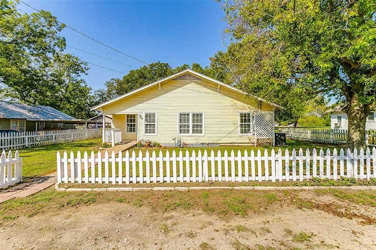 307 N Main Street Joshua, TX 76058